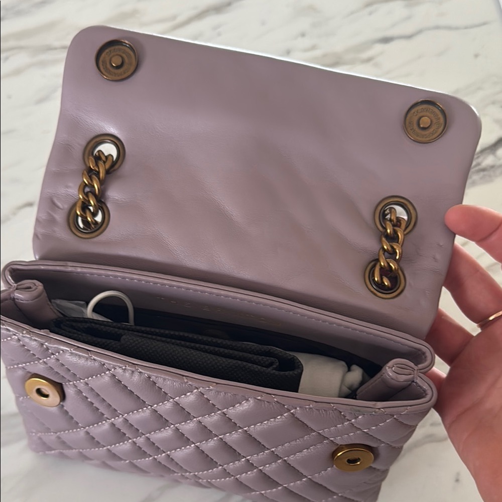 Kurt Geiger Quilted Brixton Lock Bag with Gold Chain Convertible - Picture 4 of 5